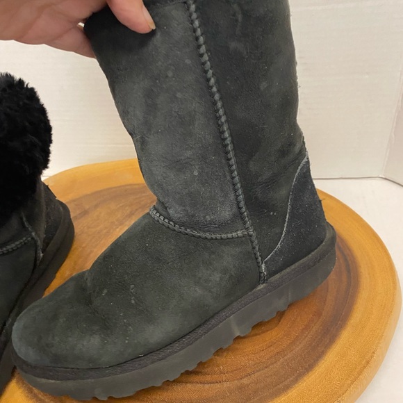 UGG Mid Top Leather Shearling Lined Black Boots - Picture 12 of 12